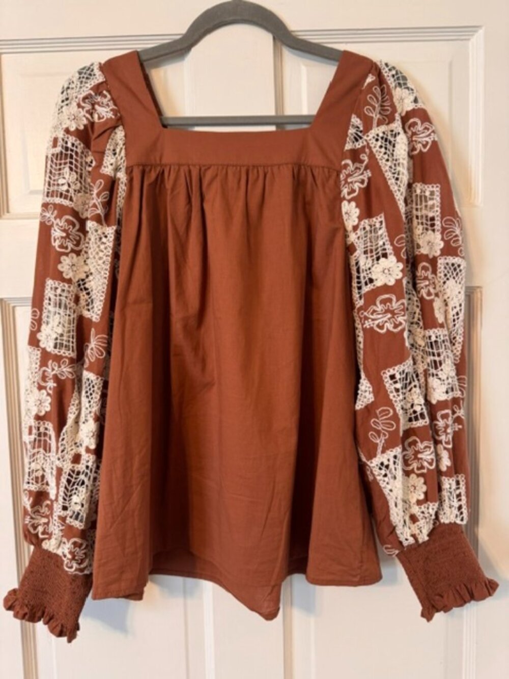 NWOT Entro Burnt Orange Embroidered Sleeve Cotton Blouse Size M